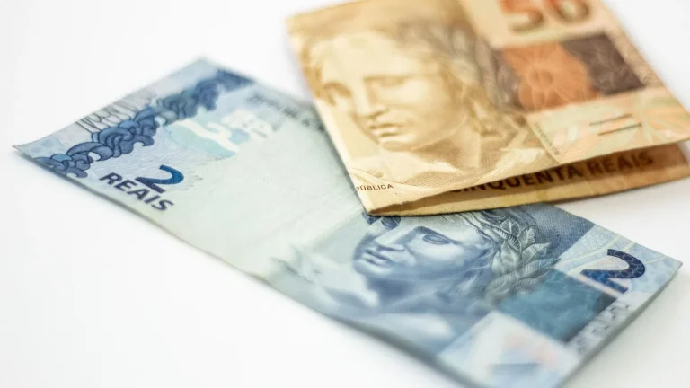 Cédulas de real, dinheiro brasileiro